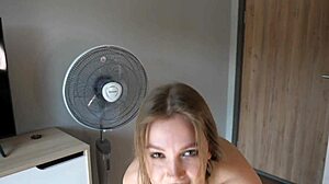 Queria chamar um personal trainer mas chegou uma puta, sexo virtual também é um ótimo esporte