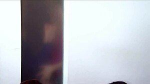 ナughtyレズビッチたちがスピンボトルで剃毛マ○コ舐めとアナル指入れ、ストッキングでベッド上