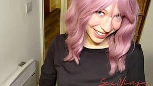 Η θετή μαμά με πιάνει να μυρίζω τα εσώρουχά της, τώρα τι; 😏 οδηγεί σε αναλ κρέμα μέσα σε σκύλα.