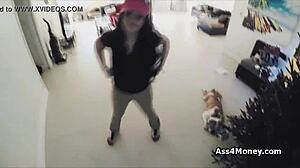 hey dude, this teen amateur gives pizza and blowjob delivery for cash in homemade reality style 😏🍕