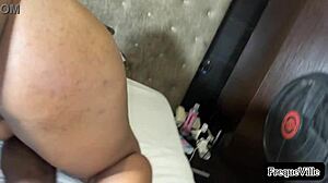 Ta pohotna BBW-ina mokra pička vzame ta veliki afriški kurac globoko