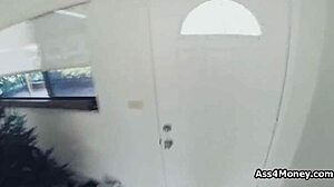 hey dude, this teen amateur gives pizza and blowjob delivery for cash in homemade reality style 😏🍕