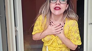 i'm this gostosa safada cleanin' the room without panties, showin' off my big ass and natural tits while masturbatin' in fetish style