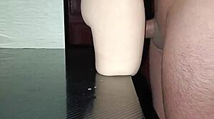 Sexo Anal con Sally y Me Corro Entre Sus Muslos