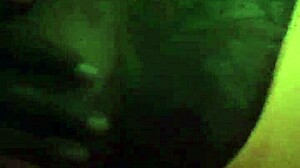 Ele não aguentou e tirou a capa na rua as the Brazilian brunette casually hooks up with blonde transsexual in amateur crossdressing