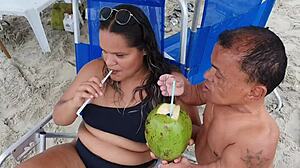 An�o mais famoso da televis�o de lua de mel na praia zezinho teves e paty bumbum no brasil 😍