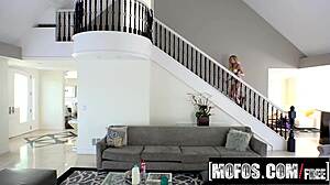 Alexa Grace Gives Blowjob in Amateur POV Anal