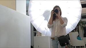 フォトグラファージェナ・J・ロス、レズモデルジリアン・ジャンソンとエイデン・アシュリーの3Pアクションに参加！