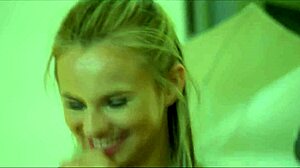 フォトグラファージェナ・J・ロス、レズモデルジリアン・ジャンソンとエイデン・アシュリーの3Pアクションに参加！