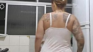 Exhibitionist flashes in this nightgown for public thrill