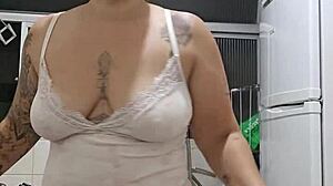 Exhibitionist flashes in this nightgown for public thrill
