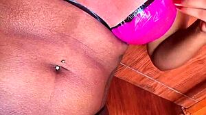 Teen Shows Off Oral Skills on Pussy in Bikini