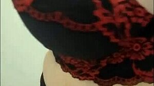 Sogra toma banho e prova lingerie no banheiro para esperar genro e amigo em double penetration caseira com natural tits milf madura.
