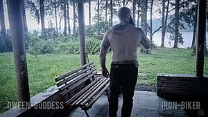 A vampire lady wants to get pregnant by a human short