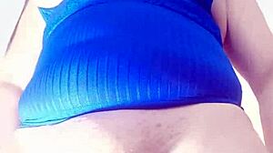 Esposa puta gets wild masturbating for her husband's buddies 😈