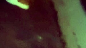 Estava na rua, encontrei uma mulher brigando com o namorado e ela tirou a calcinha pra mostrar a bocetinha, fiquei louco arrumando tudo.