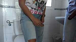 Boss Africano Esige che Milf Turca Succhi Cazzo Nero Massiccio per Pagamento in Contanti