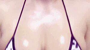 Nikmatin sama pelacur favoritmu yang ngomong kotor khusus buat kamu