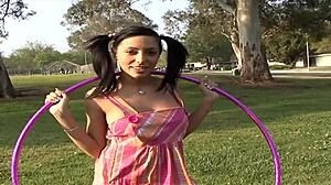 Å wow, stedatterens søte ansikt blir helt dekket av klebrig sæd