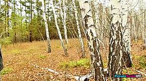 Ehi, ogni ragazzo giovane 18+ sogna divertimento maturo all'aperto 😏🌳