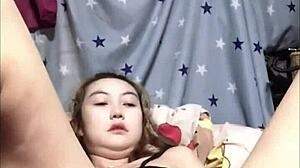 amateur japanese girl gets horny and masturbates until squirting at home