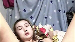 amateur japanese girl gets horny and masturbates until squirting at home
