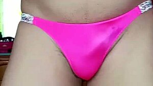 Femboy bailando en lencería íntima... wait, like dancing in panties lingerie?