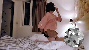 シャマレ ティンシュアン、巨大チンポのアナルファックで激しい中出しと射精、女装スカート詳細