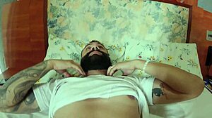 Whoa, check this out 😏 - metendo a rola no bucetão quente da morena with quickie doggystyle fucking and cum on ass in POV. She's bent over for that ebony creampie action!