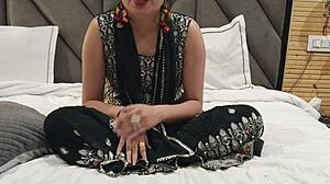 whoa dikke grote kont desi bhabhi maa wordt geneukt door harami devar in cowgirl creampie 😏