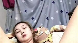 amateur japanese girl gets horny and masturbates until squirting at home