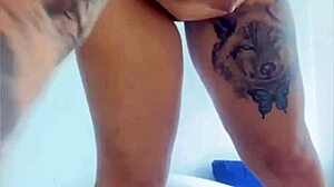 The husband casually turned his wife into a private spot, peeing and squirting huge cum on her tits.