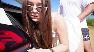 I hooked up with a stranger on our first date and gave him a hot public blowjob