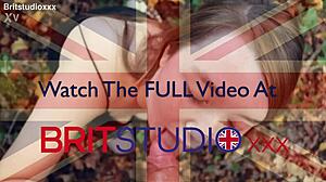 Prava 18-godišnjakinja daje slinavi BJ i guta spermu