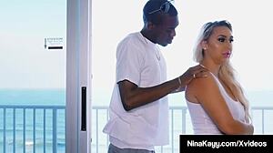 Divja nimfomanka Nina Kayy dobi svoja usta jebana od BBC