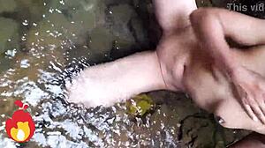 Me masturbo a la orilla del río mientras todos me ven con mi big ass latina body