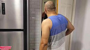 Massagista gives surra de rola to safada esposa during interracial massage with big black cock anal.