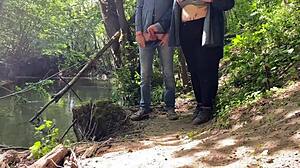 Oho, ta neverjetna ročna masturbacija od moje zrele tastarice je bila tako intenzivna in divja