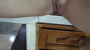 La nueva vecina del barrio me llamó para ayudarla y terminé follándola, le follo el culo como grita!