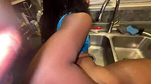 Remaja ebony panas kecanduan anal 18+ ngewe ayah tiri dapur memek krim risiko 18+