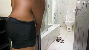 Hot quickie with oga boss wife in bathtub - wet pussy dripping orgasm. 😏