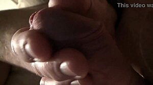 sehr lange wichsen mit vorsaft und heftigem orgasmus on homemade bed flashing big cock