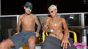 Funkeira calls novinho maloqueiro to her ape and they end up having fun on the varanda