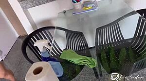 Transei com minha empregada safada na cozinha rabuda gostosa levantou o vestido e soquei gostoso