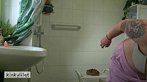 What happens when Kinkylilqt crushes a cake against her backside and then explores herself curiously