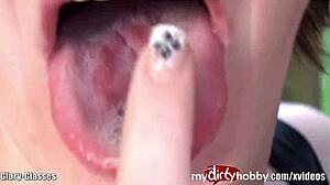 Och! Krátkovlasá BLONDÍNSKA nemecká AMATÉRKA dostáva ŠÚCHANIE vonku a PREHLTÁ!