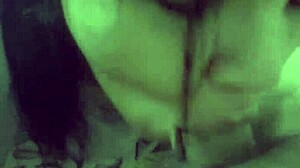 Gola profonda con coppia milf latina finisce in creampie sborra in bocca 😈