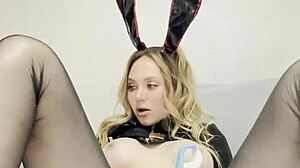 cute bunny caresses her clit and labia having fun like that 😘