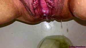 아마추어 밀프 홈메이드 욕실 솔로 피어싱하고 크림파이 보지 오줌 방귀 컴필레이션