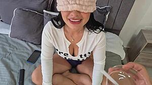 influencer colombiana se excita com pau na boca